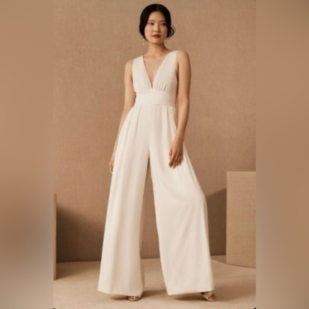 Sachin & Babi Connie Wide Leg Sleeveless Jumpsuit Cream V-Neck Size 2